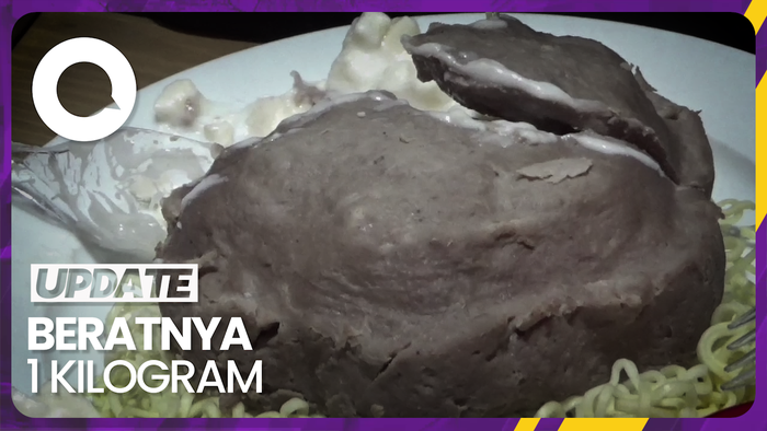 Keseruan Lomba Makan Bakso Raksasa di Kabupaten Gowa