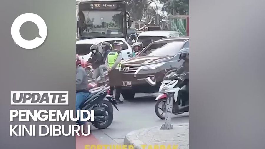 Momen Fortuner Seruduk Polisi, Tak Mau Berhenti Usai Melanggar