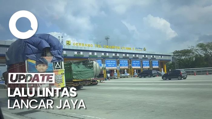 Kondisi Arus Lalin Gerbang Tol Cikampek Utama Siang Ini