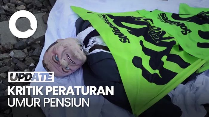 Warga Prancis Blokir Kereta Pakai Boneka Macron Dalam Aksi Demo
