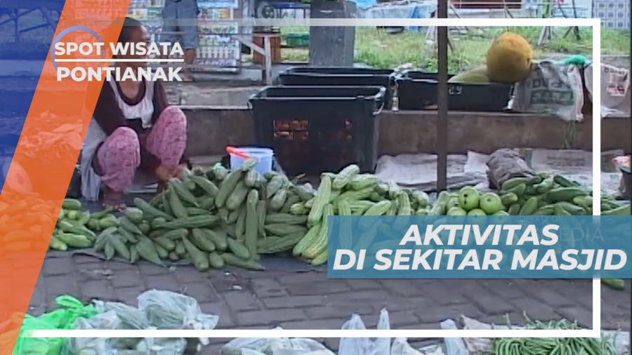 Ramainya Aktivitas Pagi Pasar di Sekitar Masjid Sultan Syarif Abdurrahman, Pontianak
