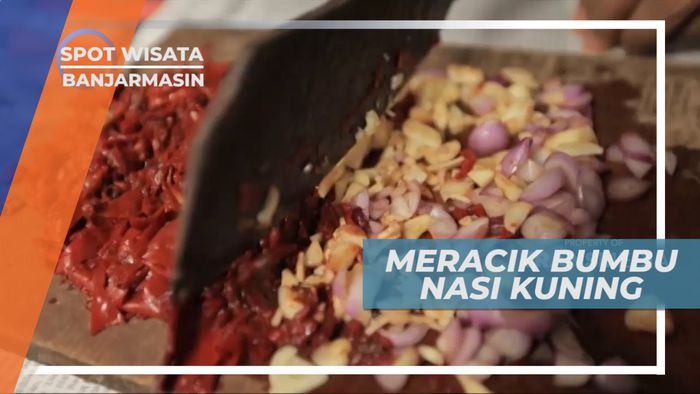 Memasak Lezatnya Nasi Kuning Kaya Rempah Khas Banjarmasin