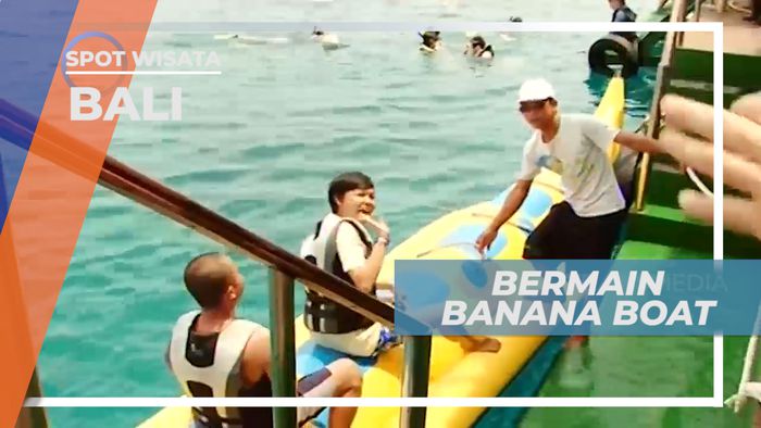Seru-seruan Jatuh Bangun di Laut Naik Banana Boat, Bali