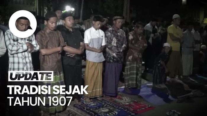 Sat-set Sat-set! Melihat Tradisi Tarawih Kilat di Blitar
