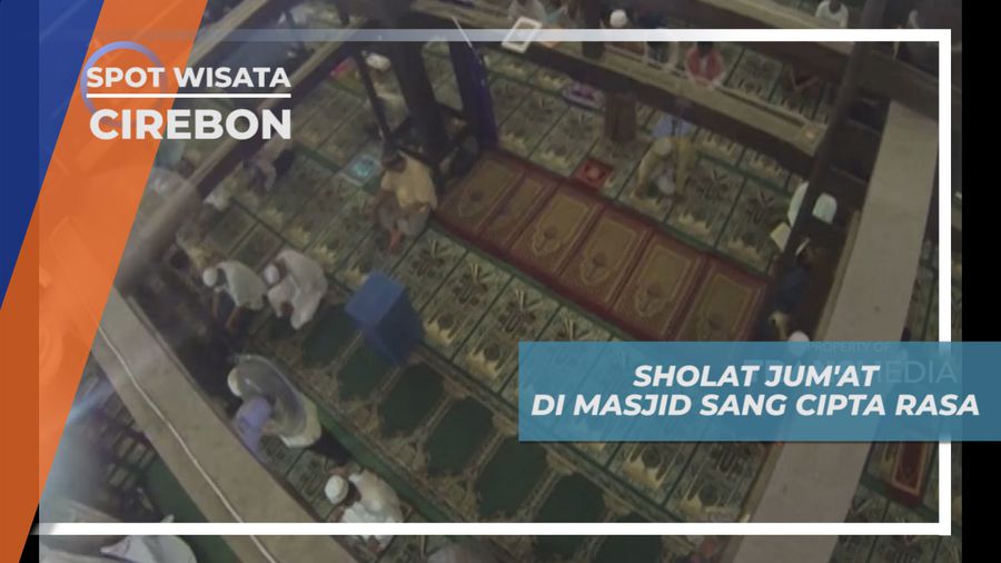 Sholat Jumat di Masjid Sang Cipta Rasa Cirebon