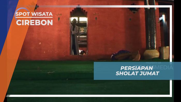 Persiapan Sholat Jumat di Masjid Cipta Rasa Cirebon