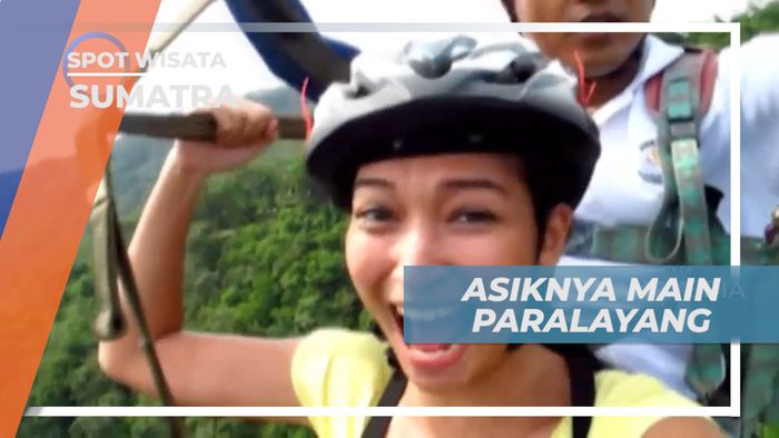 Menikmati Keindahan Alam Kota Padang Saat Paralayang