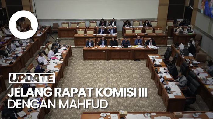 Guyon Rapat Komisi III: Benny Harman Simpan Tenaga Tempur dengan Mahfud