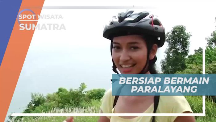 Persiapan Bermain Paralayang di Bukit Gado-gado Kota Padang