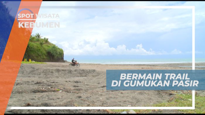 Bermain Motor Trail di Gumukan Pasir Kebumen
