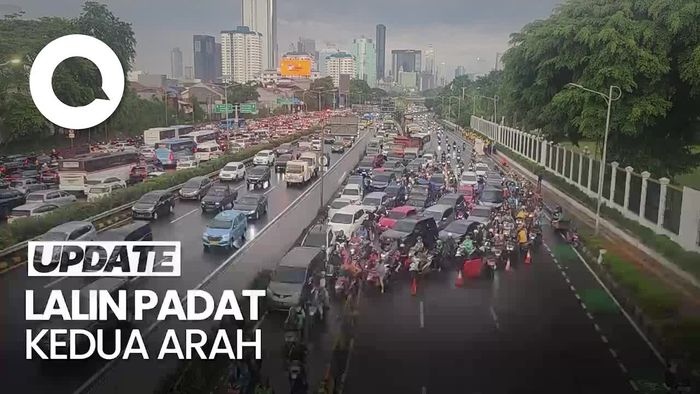 Ada Demo Mahasiswa di Depan DPR, Lalin Jalan Gatot Subroto Macet