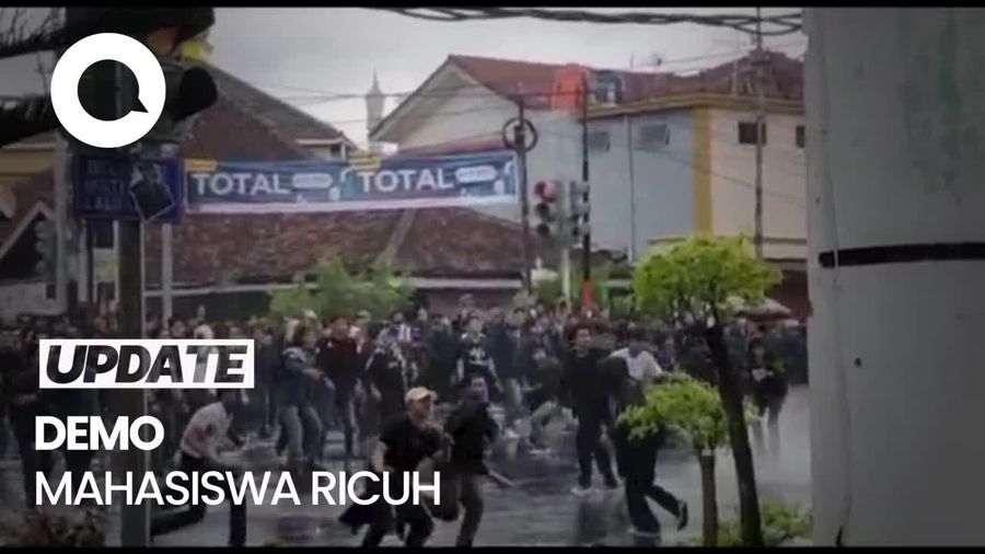 Kericuhan Demo Tolak UU Ciptaker di DPRD Lampung