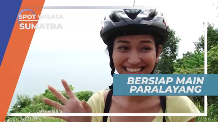 Persiapan Bermain Paralayang di Bukit Gado-gado Kota Padang