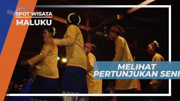 Melihat Pertunjukan Seni di Teluk Jailoho Maluku