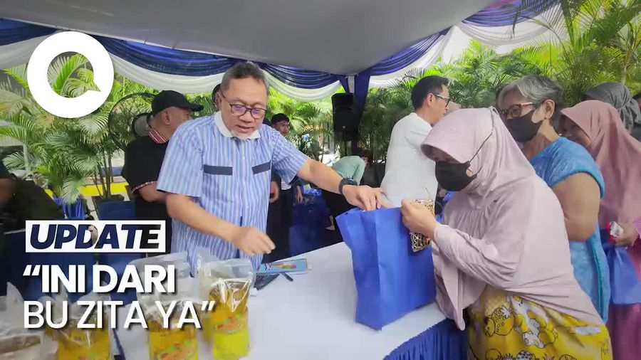 Zulhas Sebut Nama Anak saat Bagikan Sembako Gratis di Bazar Kemendag