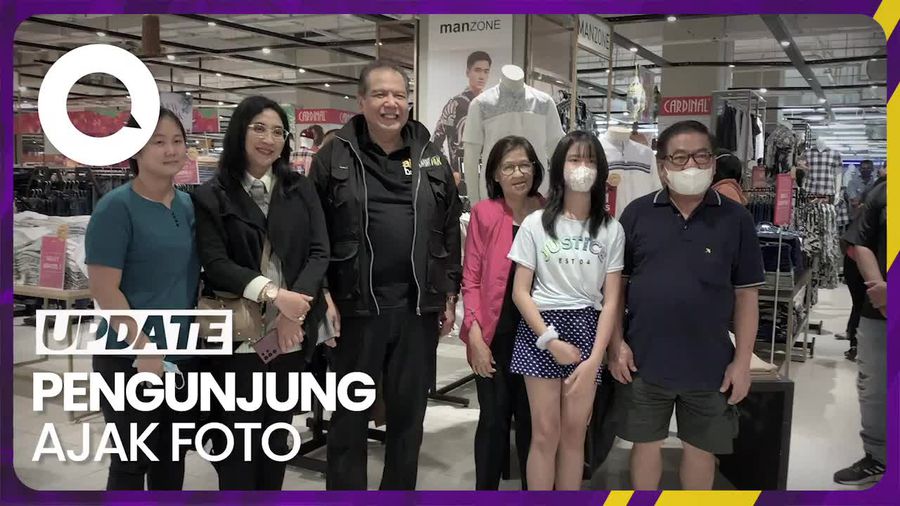 Momen CT Datang ke Transmart Midnight Sale di Kokas