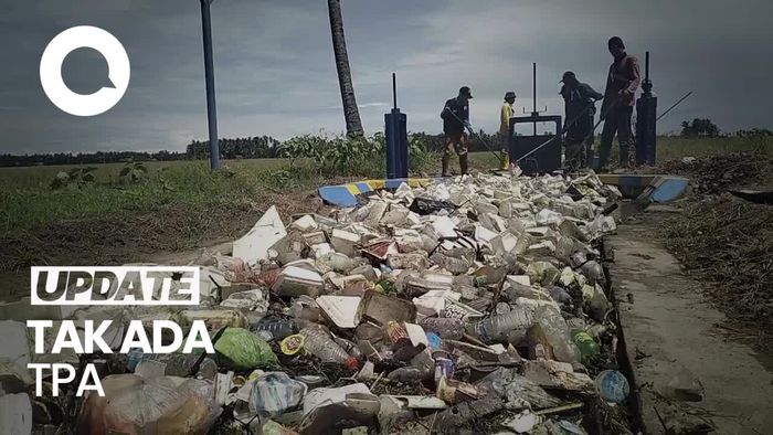 Penampakan Sampah Menumpuk Sepanjang 1 Km di Irigrasi Polman