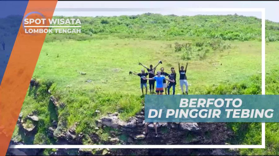 Mengabadikan Momen Dengan Berfoto di Tepi Tebing Lombok Tengah