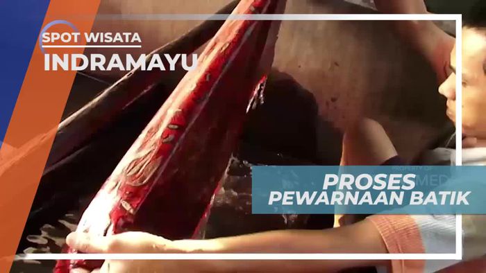 Melihat Pencucian dan Pewarnaan Batik Khas Indramayu