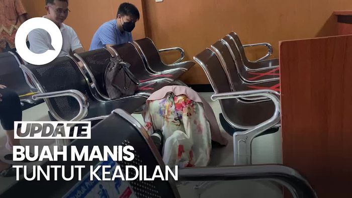 Nenek Ini Sujud Syukur Usai Pemerkosa Cucunya Divonis 18 Tahun Bui