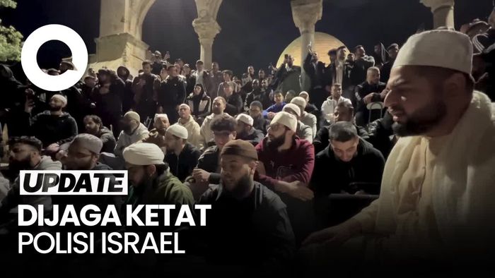 Suasana Subuh di Masjid Al-Aqsa Usai Penyerangan Polisi Israel