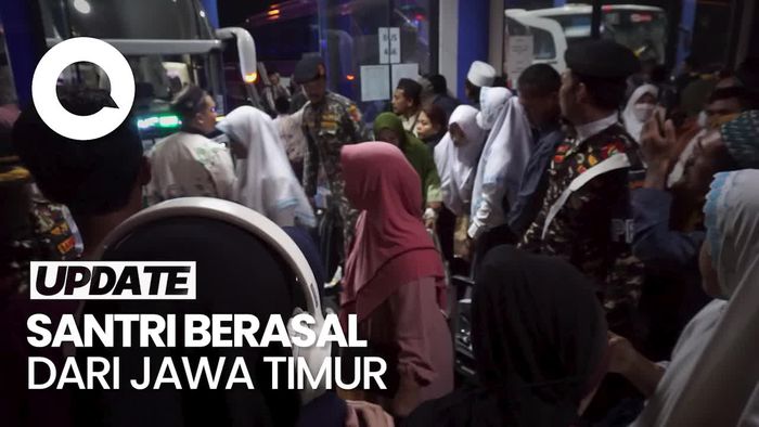 Momen Orang Tua Jemput Santri yang Mudik ke Bali Usai Setahun Tak Bertemu