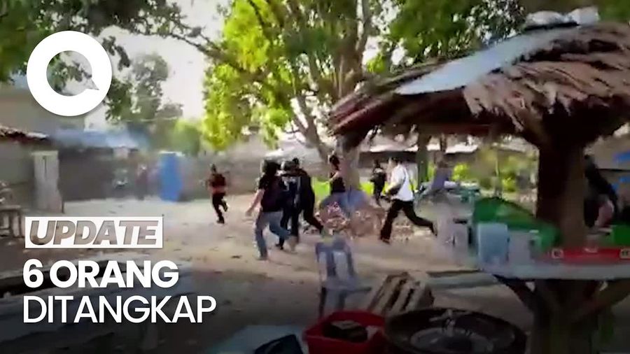 Detik-detik Polisi Dilempari Batu saat Gerebek Sarang Judi di Deli