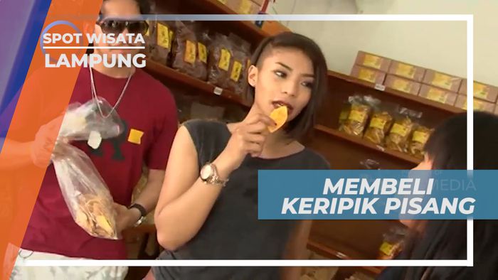 Memborong Beragam Varian Rasa Keripik Pisang Khas Kota Lampung