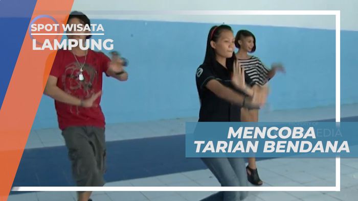Tari Bendana, Mencoba Setiap Gerakan Tarian Bendana Khas Lampung