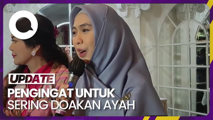 Cerita Oki Setiana Dewi Didatangi Almarhum Ayahnya dalam Mimpi