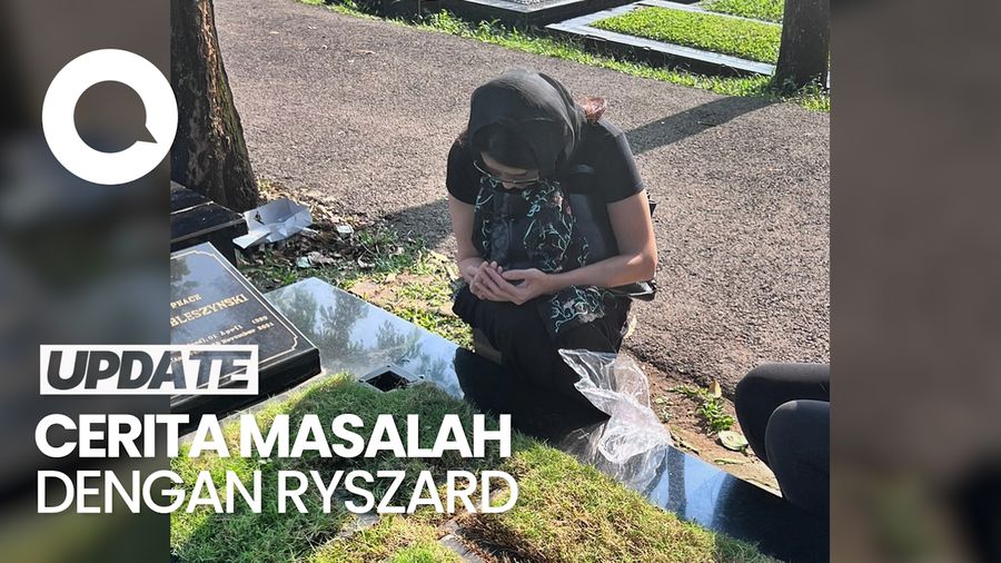 Momen Tamara Bleszynski Curhat di Depan Makam Sang Ayah
