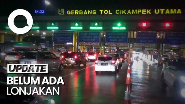 H-8 Arus Mudik Lebaran di Tol Cikampek, Pemudik Awal Terus Melintas
