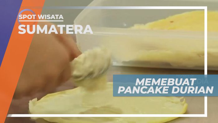 Melihat Langsung Cara Membuat Pancake Durian Khas Medan, Sumatera Utara