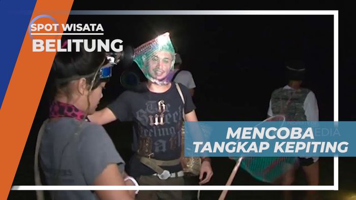 Serunya Menangkap Kepiting di Pantai Pulau Bayan, Belitung