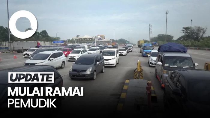 Arus Mudik di Gerbang Tol Cikampek Utama Mulai Terlihat