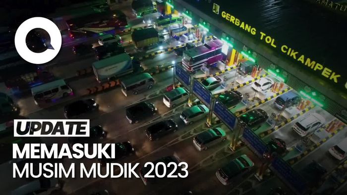 Penampakan Antrean Kendaraan Mengular di GT Cikatama Minggu Dini Hari