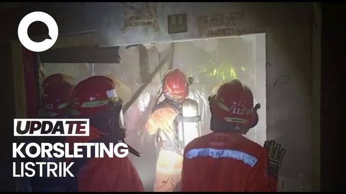 Toko Baju di DTC Wonokromo Surabaya Terbakar, Lorong Dipenuhi Asap 