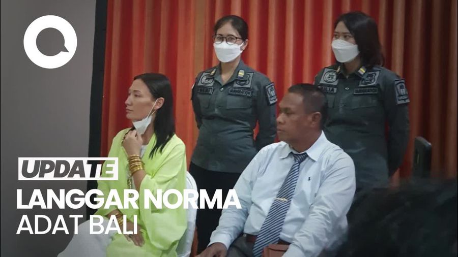 WNA Rusia yang Foto Bugil di Pohon Sakral Dideportasi dari Bali