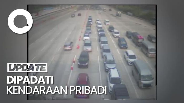 Penampakan Antrean Kendaraan di Gerbang Tol Cikatama Sore Ini