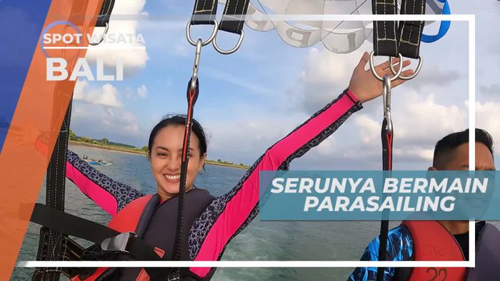 Sensasi Menikmati Panorama Laut Bali Dengan Parasailing