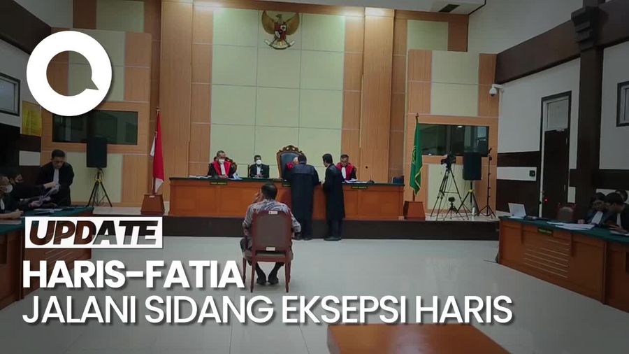 Pendukung Haris-Fatia Nyanyi Lagu Indonesia Raya Saat Hakim Masuk Ruang Sidang