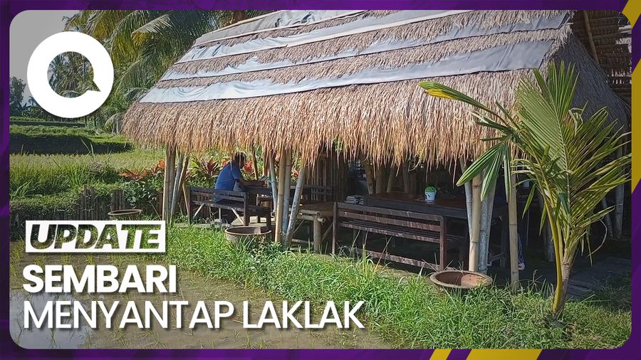 Ngopi dan Nyemil Laklak di Pinggir Sawah Bali