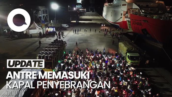 Penampakan Pemudik Motor Padati Pelabuhan Ciwandan Tengah Malam