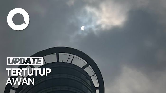 Penampakan Gerhana Matahari Hibrida di Langit Jakarta yang Tak Sempurna