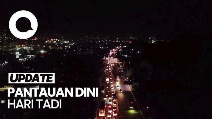 Mulai Padat, Panjangnya Antrean Kendaraan di Exit Tol Merak