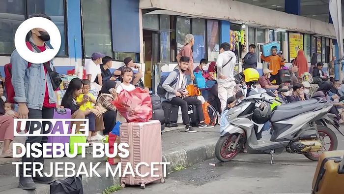 Pemudik di Terminal Kampung Rambutan Ngeluh Tunggu Bus Berjam-jam