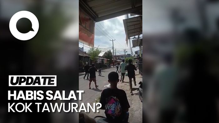 Usai Salat Id, Warga di Makassar Tawuran Pakai Parang