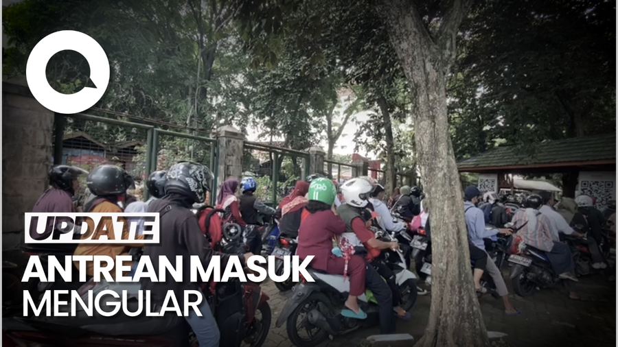 Makin Siang Antrean Pengunjung Ragunan Makin Panjang