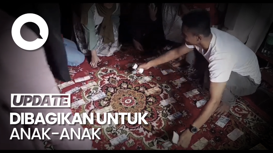 Serunya Bagi-bagi THR Kekinian Ala Keluarga di Gowa