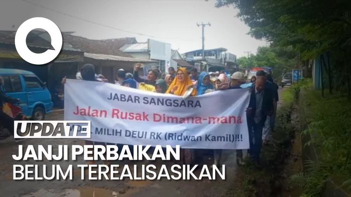 Emak-emak Tabuh Panci-Alat Masak, Protes Jalan Rusak di Sukabumi